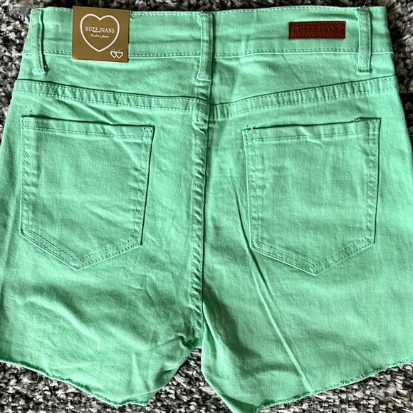 Shorts Juniors size 7, 28” waist. Lime green short cutoff.NWT - Picture 2 of 2